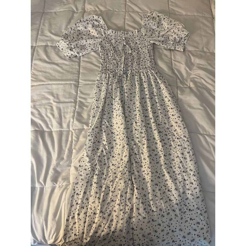 Women's White and Navy Floral Maxi Dress - Puff Sleeve Smocked Bodice